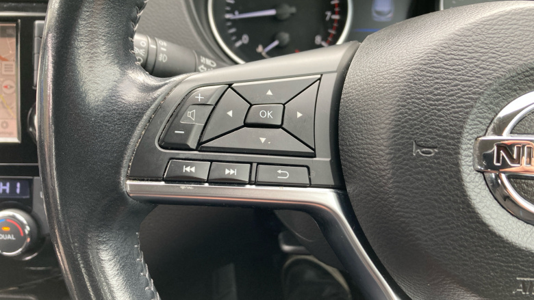 Nissan Qashqai 1.3 DiG-T Acenta Premium 5dr Petrol Hatchback